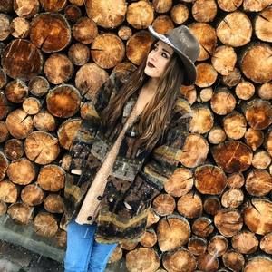 Meet your Posher, Makelle